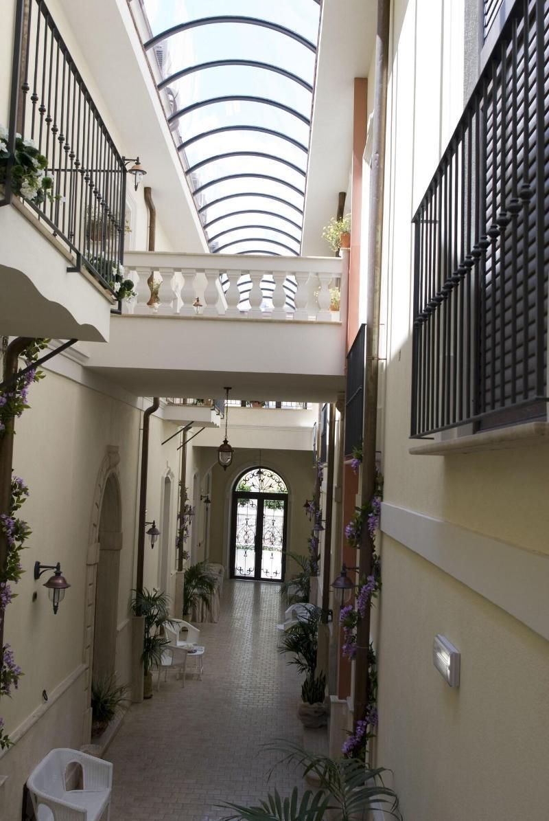 Palazzo Reginella Aparthotel Bovalino Marina Εξωτερικό φωτογραφία